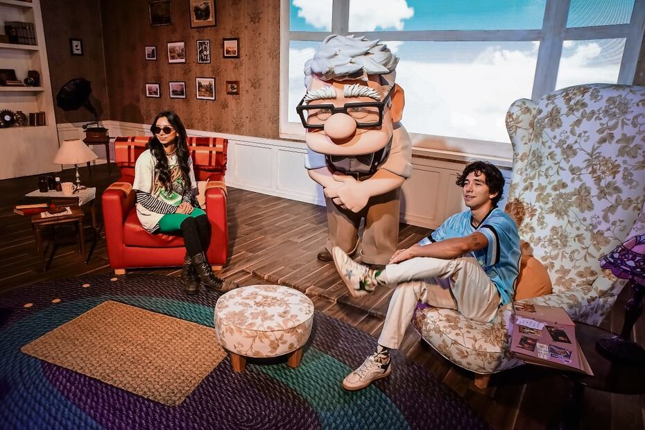Los asistentes pueden convivir con personajes como Carl de Up. Foto: Mundo Pixar