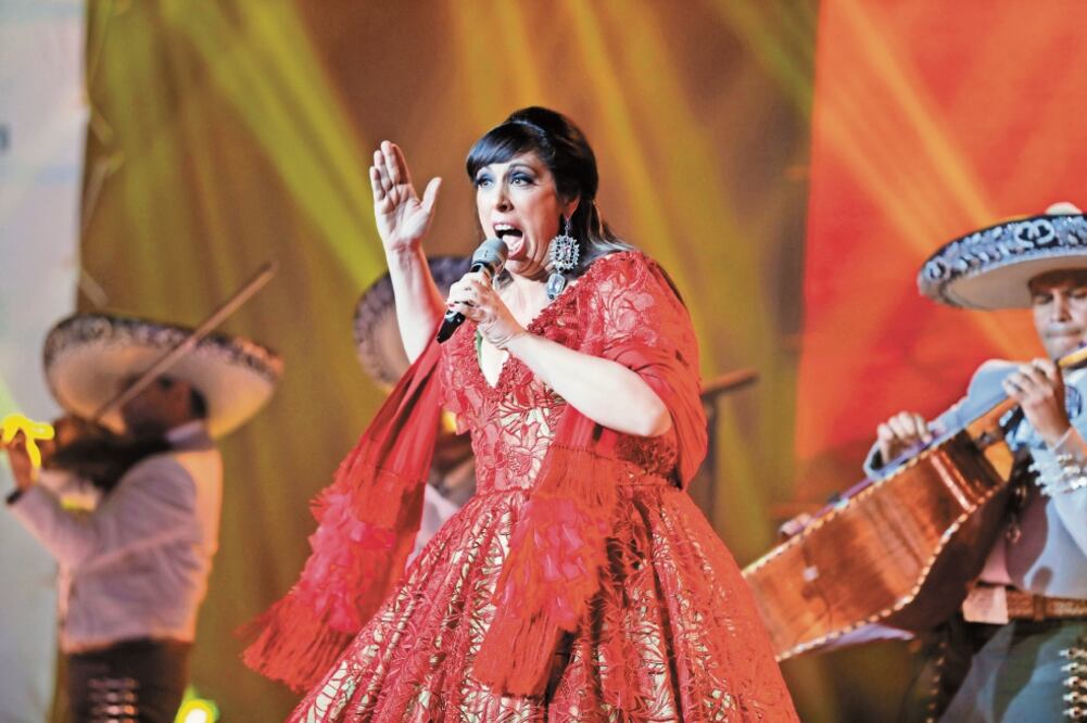 Regina Orozco muy comprometida con la comunidad LGBT. Foto:EL UNIVERSAL.