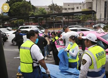 Mujer da a luz dentro de un taxi en la colonia Centro; policías capitalinos apoyan en las labores de parto