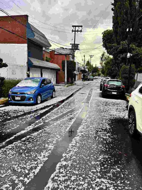 En redes sociales, usuarios compartieron que Tlalpan "se pintó de blanco" tras la caída de granizo. Foto: X @LujanPomponio