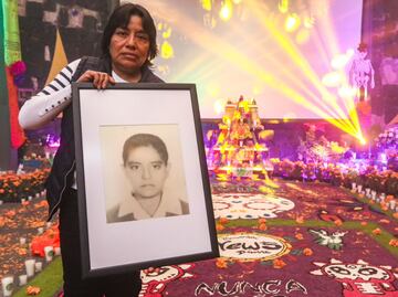 VIDEO: Memoria y justicia; "News Divine" reabre sus puertas con ofrenda para honrar a las víctimas de hace 16 años