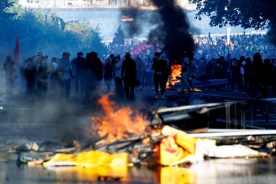 Manifestación contra el G7 en Ginebra termina en violencia y actos vandálicos; 20 mil personas participan en marcha