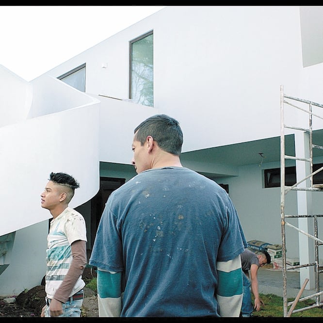 Un grupo de albañiles decide apropiarse de una casa que construyó. CORTESÍA DAVID ZONANA