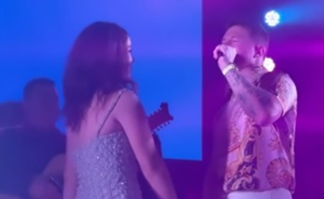 Saúl Álvarez cantando en la fiesta de su hija Emily Cinnamon - FOTO: Especial