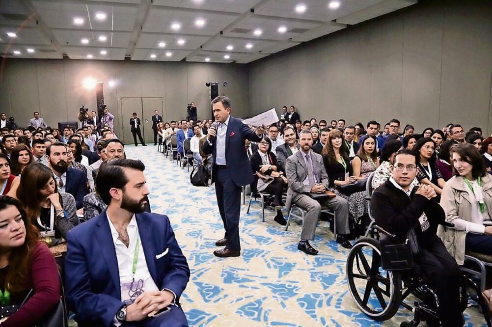 Ildefonso Guajardo, secretario de Economía, ayer durante la inauguración de la semana nacional del emprendedor. El funcionario federal dictó una ponencia en el panel “México, pasión por emprender” (CORTESÍA)