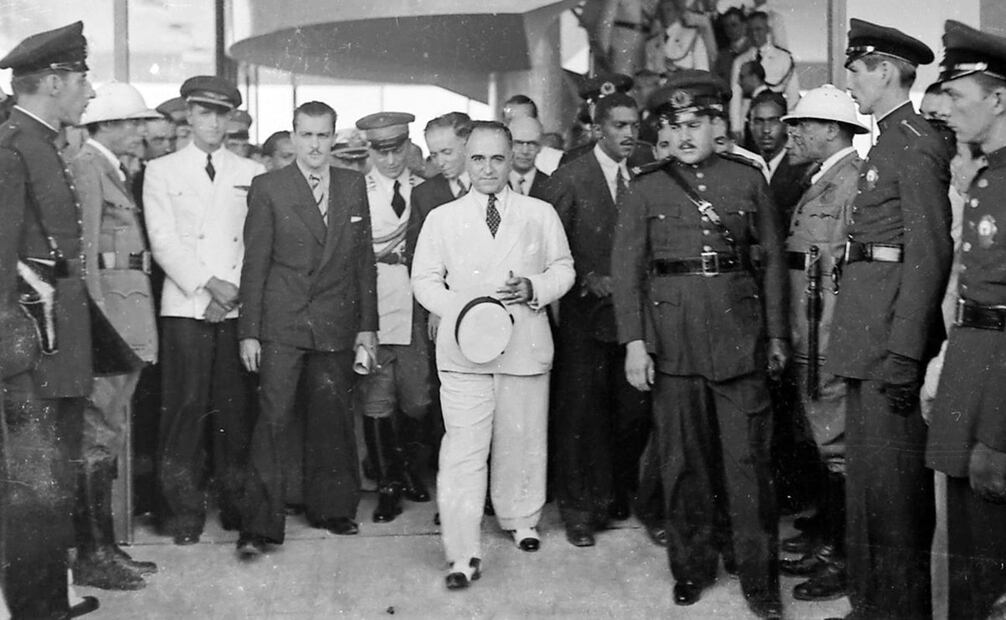Getúlio Vargas inaugurando un aeropuerto, 1936. El político brasileño estuvo en el poder durante 15 años ininterrumpidos, además de otros tres años entre 1951 y 1954. Foto: Arquivo Nacional/Wikimedia Commons