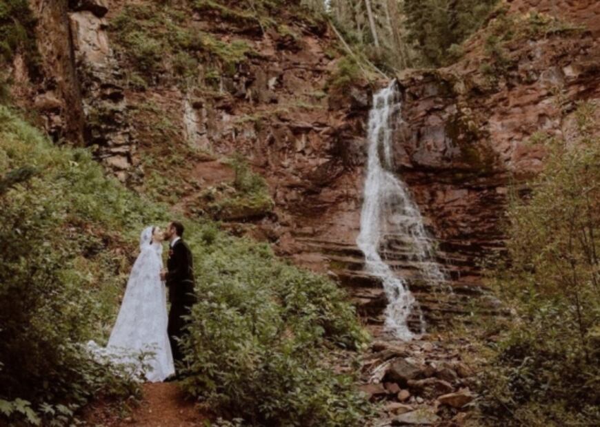 "Nunca había sido tan feliz": Lily Collins comparte las fotos de su boda