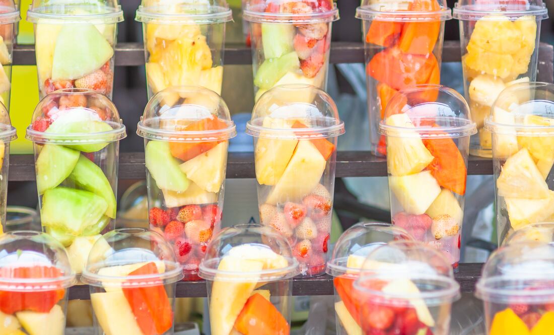 La fruta pre-cortada sin control de temperatura representa un riesgo sanitario. Foto: Freepik