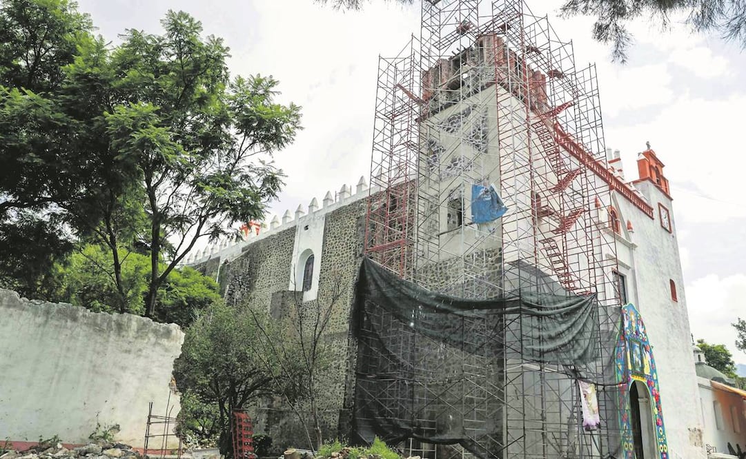 El templo de La Asunción de María, en Milpa Alta, está en espera de que el Fondo de Reconstrucción de la Ciudad de México libere recursos para terminar de reconstruir la torre del campanario. Foto: Diego Simón/ EL UNIVERSAL