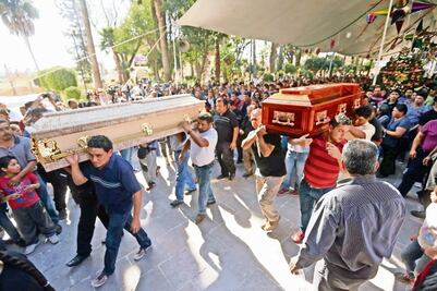 Dan el último adiós a víctimas de San Pablito, en Tultepec