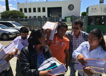 PGR entrega a comisión de Nochixtlán legajo de investigación