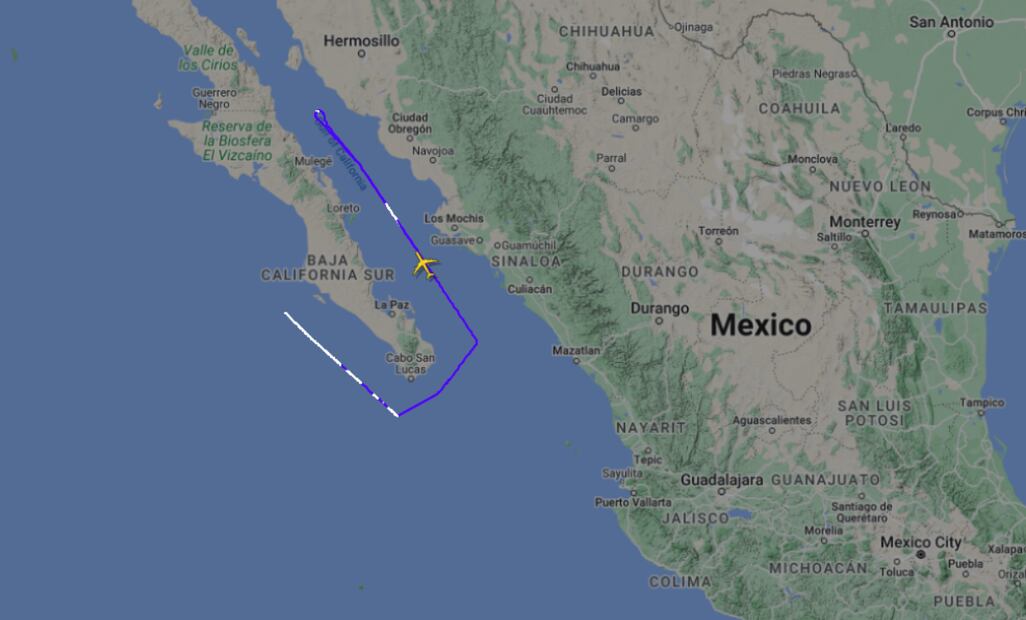 Ruta avión militar de EU cerca de México / Captura de pantalla Flightradar24