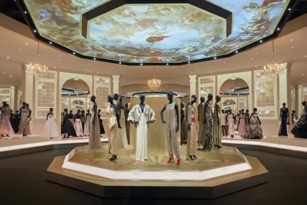 Muestra de la exposición de Dior.