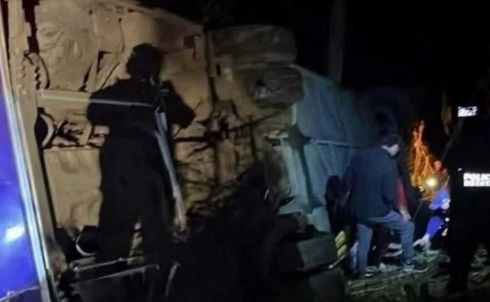 Procuraduría inicia carpeta de investigación por accidente en Hidalgo; hay cinco muertos y 27 lesionados.
Foto: Especial.