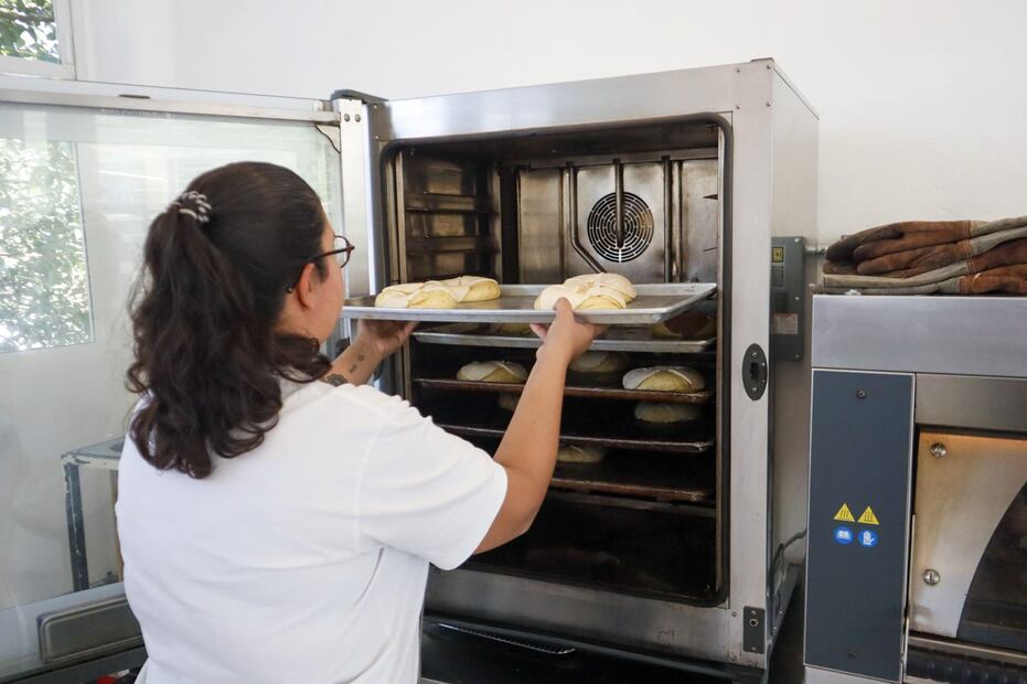 Conoce de qué forma calienta tu horno para que puedas hornear de la mejor manera tu rosca de reyes. Foto: Gabriel Ramírez/ EL UNIVERSAL