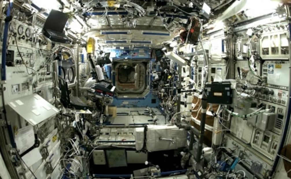 Cómo duermen, comen y viven los astronautas en el espacio