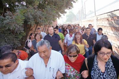 Miembros de Sección 22 dan la espalda a líderes