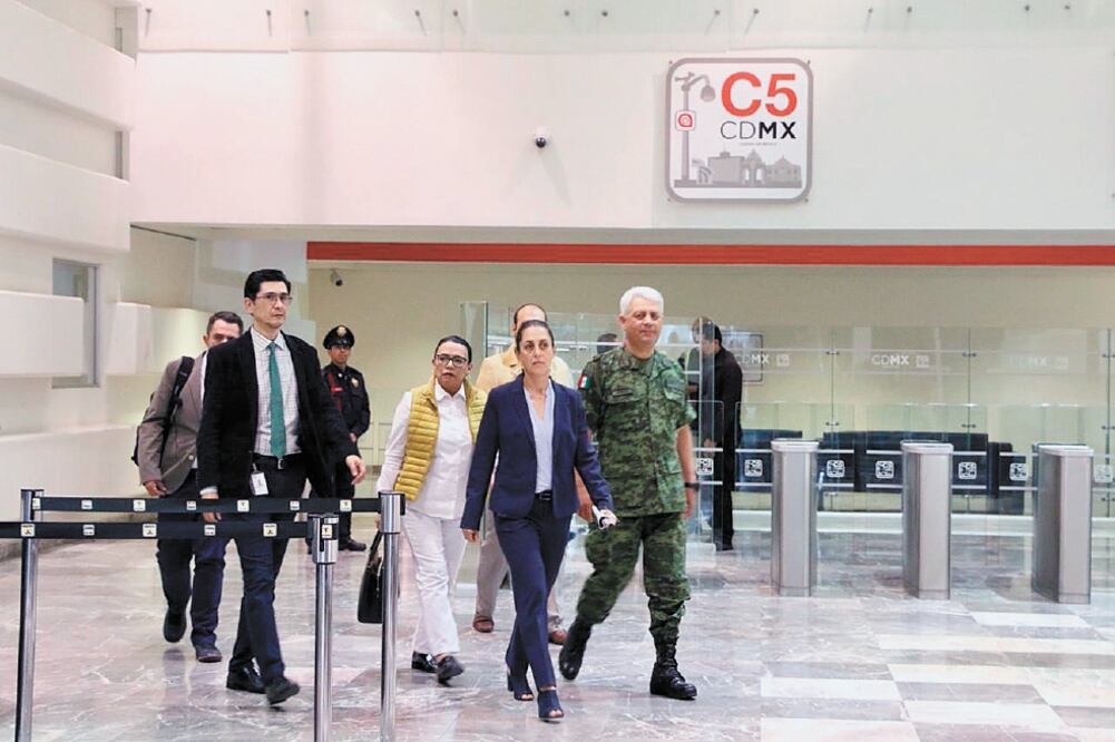 La jefa de Gobierno instaló, de forma permanente, su gabinete de Seguridad en el C5, donde instruyó a los funcionarios a reforzar las indagatorias. Foto: ESPECIAL
