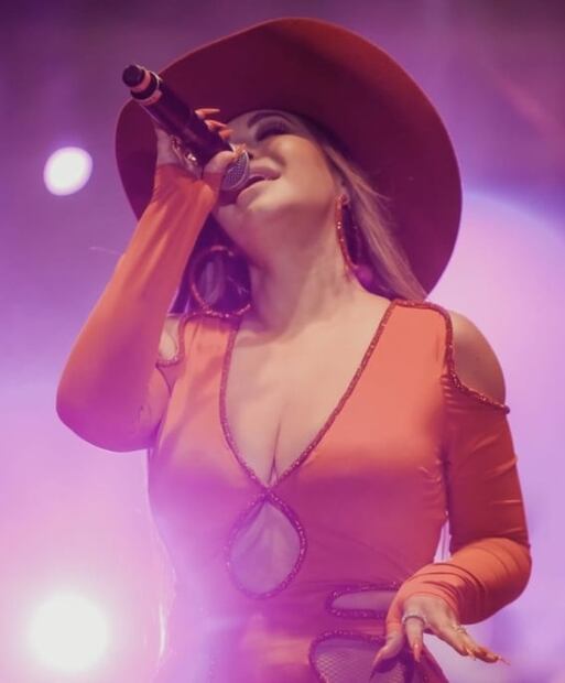 Chiquis, hija de Jenni Rivera, luce la tendencia “sin ropa interior”