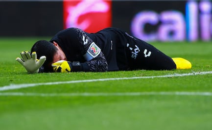 Escalofriante lesión de Hugo González, portero del Necaxa