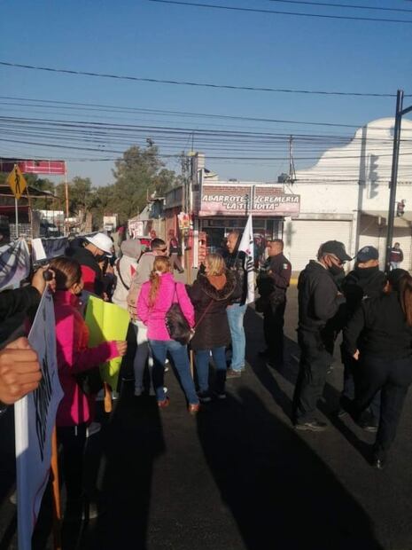 Defienden Gym: vecinos cierran carretera México-Pachuca por suspensión de centro deportivo