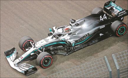 Mercedes va con todo en Singapur