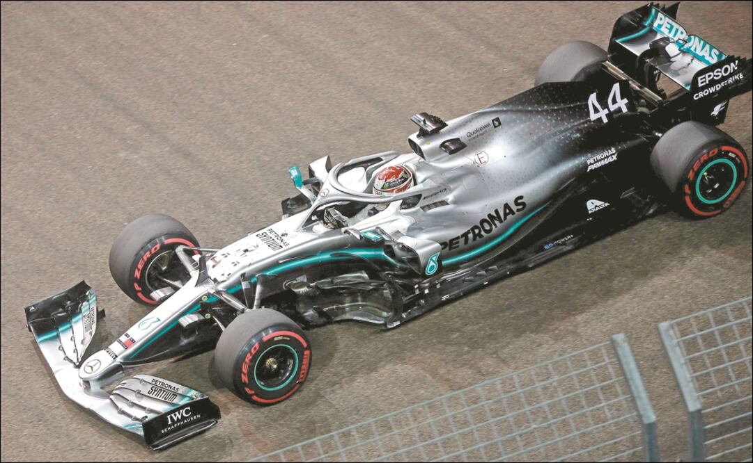 Mercedes va con todo en Singapur