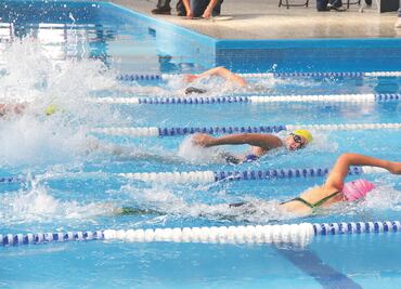 Siguen destrozando la natación