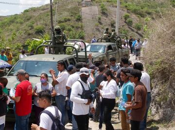 Pobladores retienen a militares y policías estatales en Chilpancingo, Guerrero