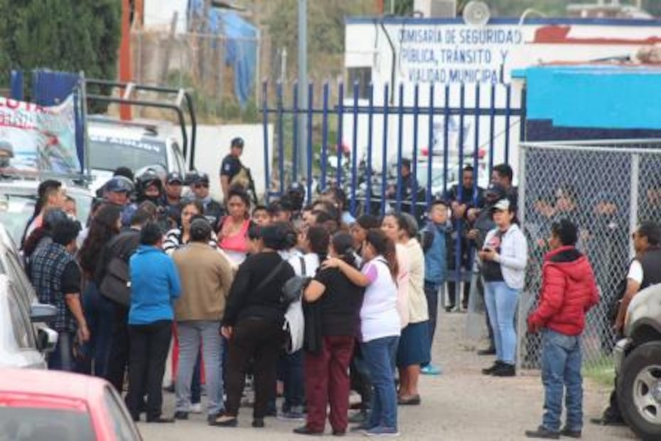 Hallan huachicol y autos robados en comandancia de Texmelucan