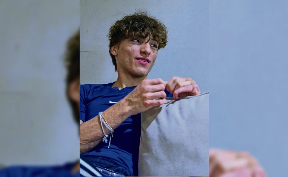 César Fernando, con 19 años, estudia gastronomía y está interesado en ayudar a otros niños que también han sufrido quemaduras. Foto: Javier Javier Escobar / EL UNIVERSAL