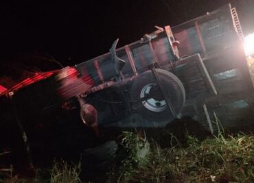 Choque entre dos tráileres deja un muerto en Tizimín, Yucatán