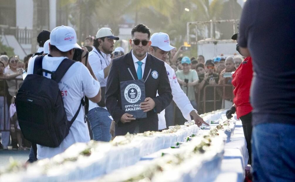 Mazatlán rompe Récord Guinness; un kilómetro de sashimi pone en alto la cocina sinaloense. Foto: Especial