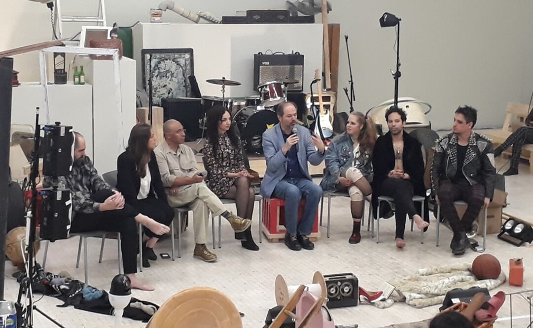 Juan Villoro y el elenco de "La Guerra Fría". Foto: Sughey Baños