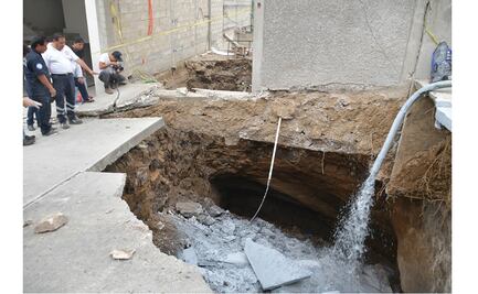 Ante riesgo de mina, desalojan a seis familias en Atizapán