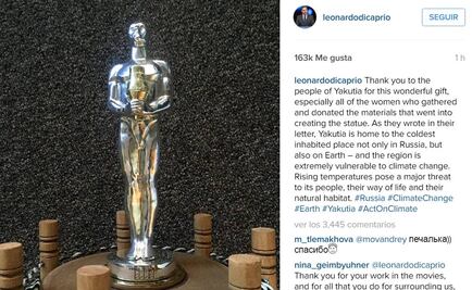 DiCaprio recibe estatuilla hecha con joyas de fans en Siberia