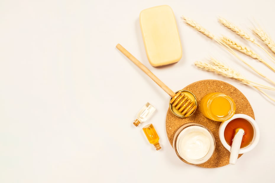 Mascarillas caseras con miel y avena ayudan a calmar e hidratar la piel. Foto: Freepik