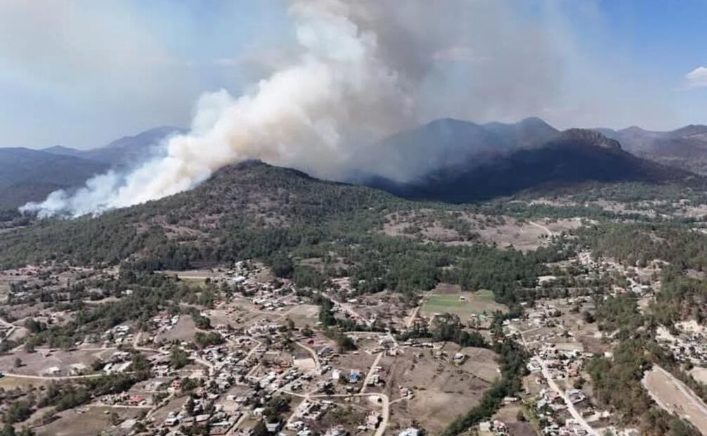Reportan incendio forestal fuera de control en Tlaxiaco, Oaxaca (16/03/2025). Foto: Especial