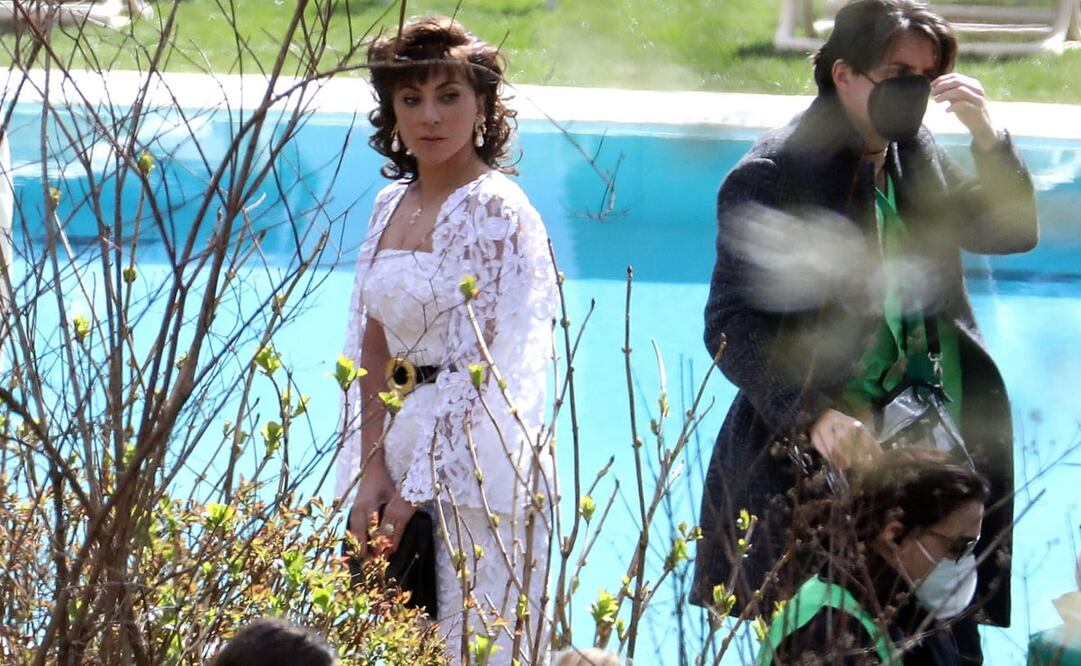 En el rodaje se pudo ver a la cantante de "Bad Romance" vestida con un traje de encaje blanco y con el pelo castaño. Foto: EFE 