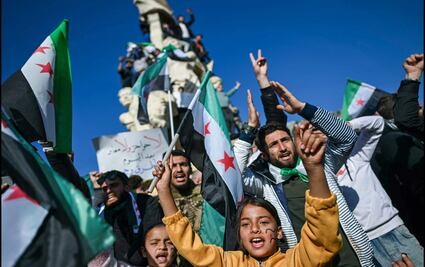FOTOS: Siria, miles de personas celebran la caída del gobierno de Al-Assad