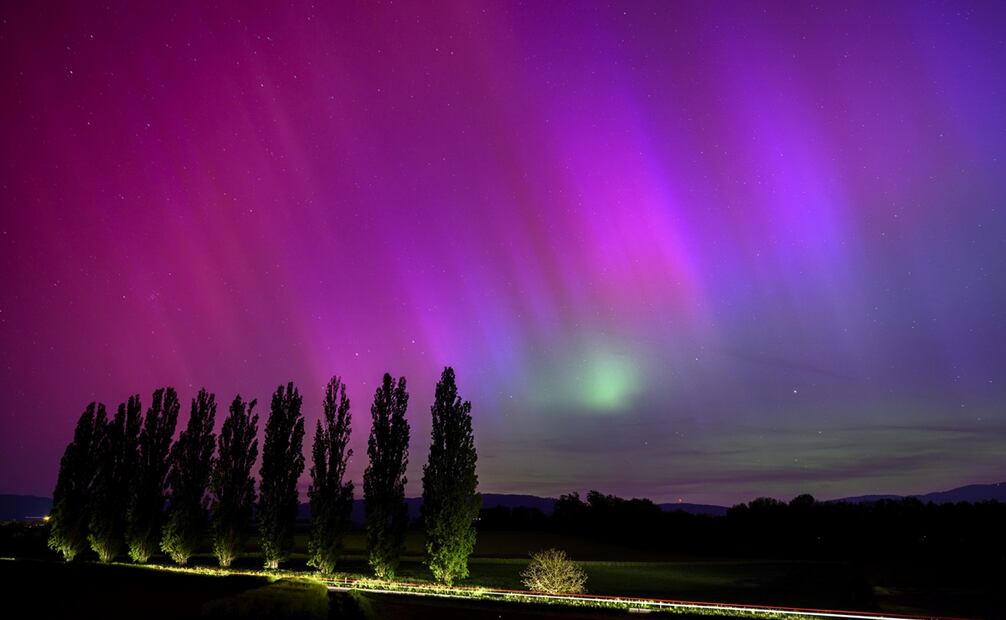 La tormenta geomagnética es la responsable de que las auroras boreales puedan vislumbrarse en lugares donde normalmente no se ven. Foto: EFE