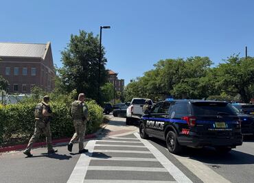 "EU está roto", dice padre de víctima de tiroteo en Parkland; señala que compañeros de su hija estaban en Universidad Estatal de Florida
