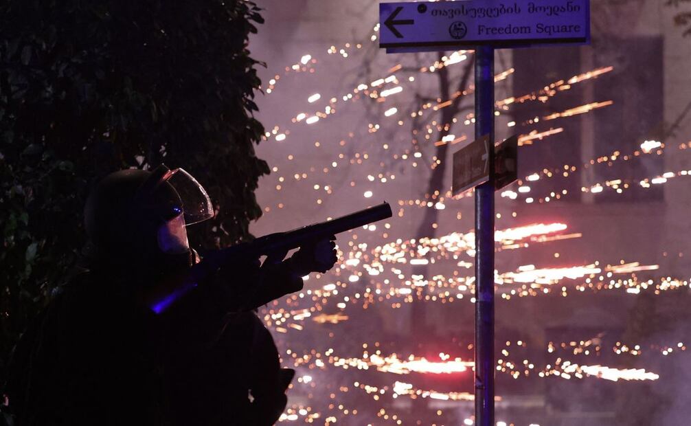 La situación refleja las tensiones entre el gobierno georgiano, que se alinea con Moscú, y el deseo de integración con Europa. Foto: AFP