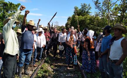 Campesinos ayuujk de Oaxaca expulsan con machetes a trabajadores del Tren Transístmico