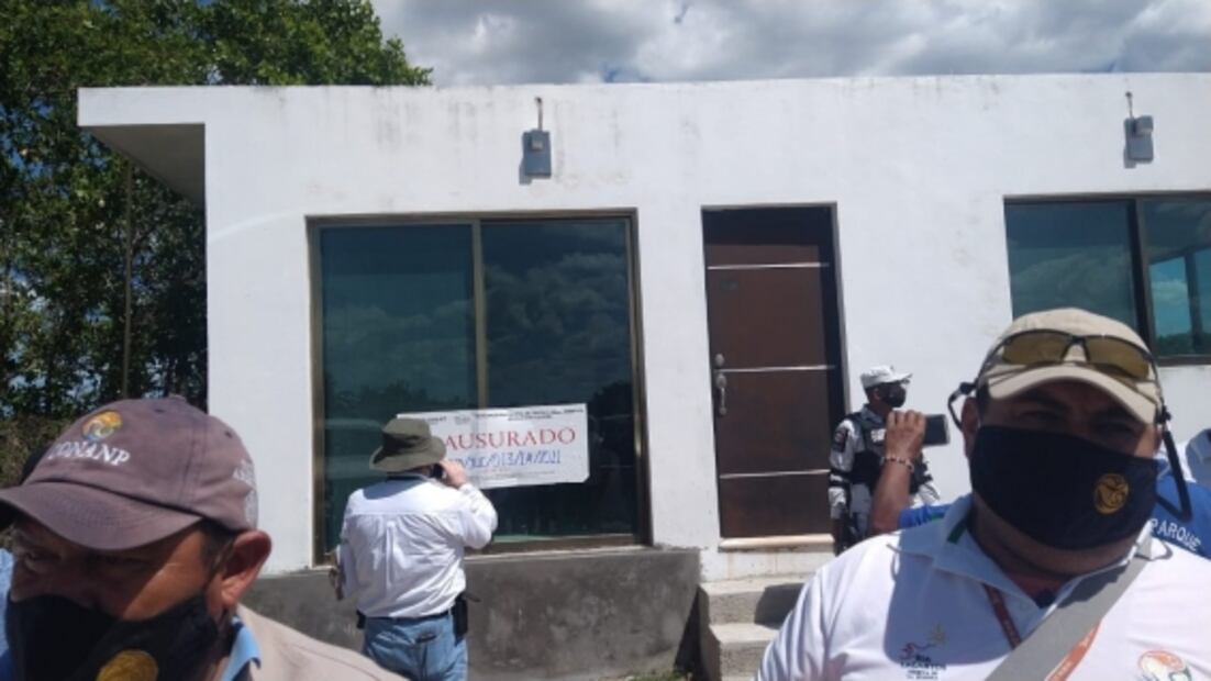 Clausuran segundo asentamiento irregular en una zona de manglar en Yucatán