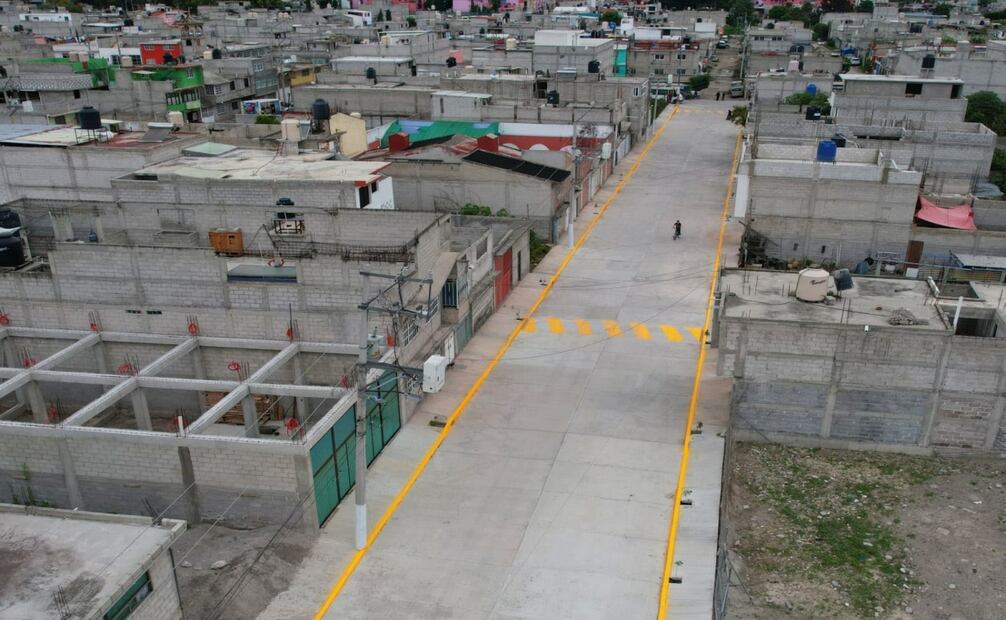 Azucena Cisneros entrega obras en Ecatepec. Foto: Especial