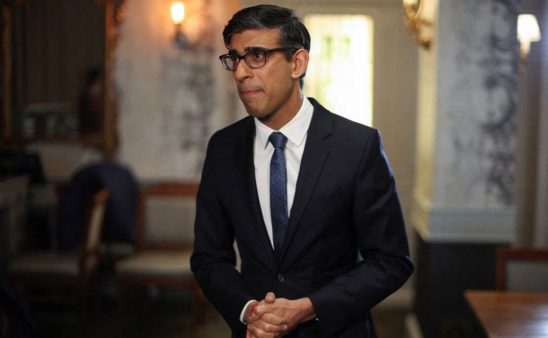 El primer ministro de Gran Bretaña, Rishi Sunak, da una entrevista a los medios de televisión. Foto: Phil Noble/ AFP