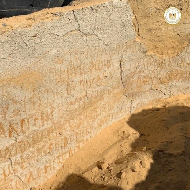 Descubren restos de edificios con "grafitis" del siglo V en Egipto