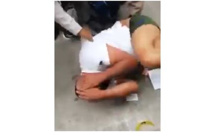 Golpean a ladrón que robó celular a una joven en Neza