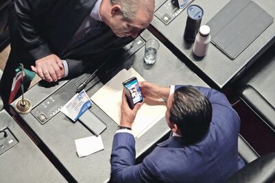 Senador del PAN queda impune tras chat sexual